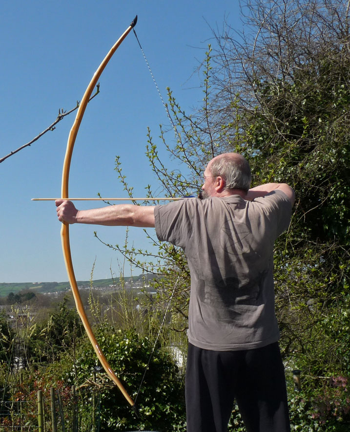Gallery 148 page 1yew and laminated English longbow 60lb at 28